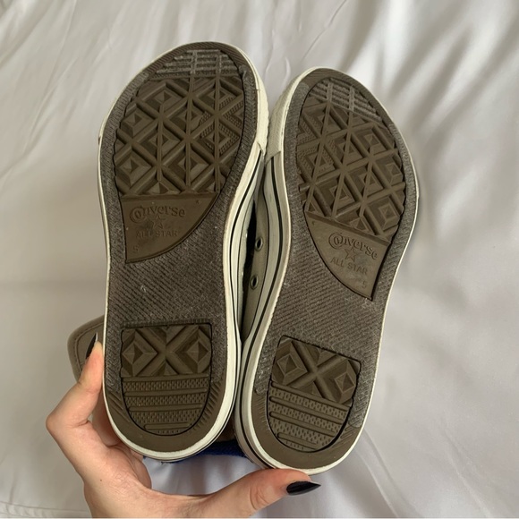 beige and blue converse - Picture 8 of 8